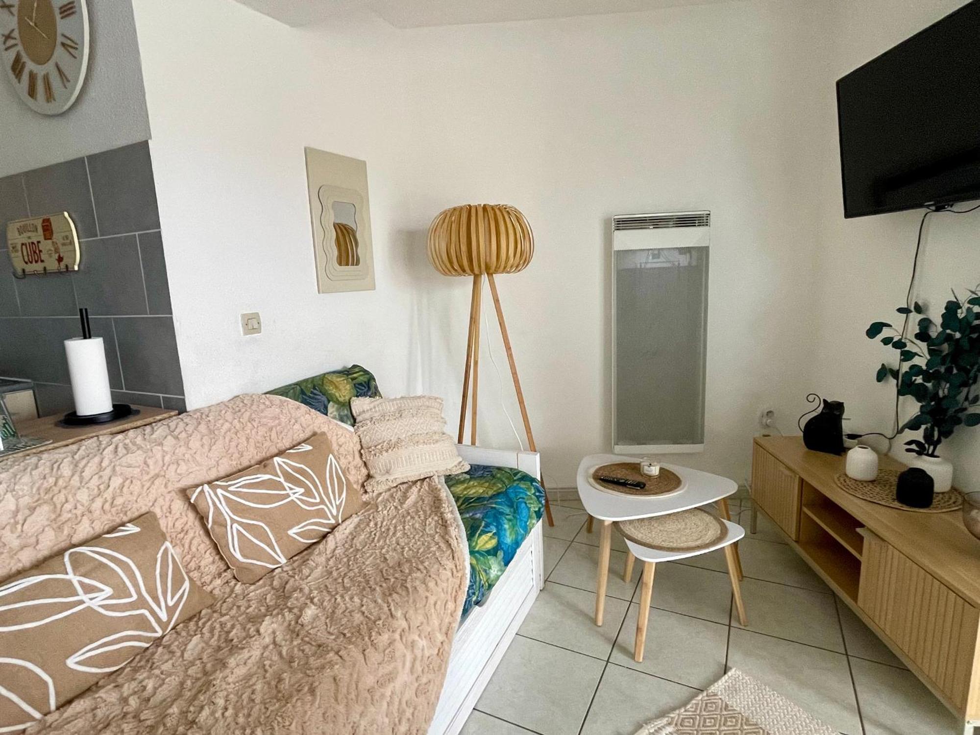 3 Pieces Avec Piscine Proche De La - Fr-1-748-31 Apartment *